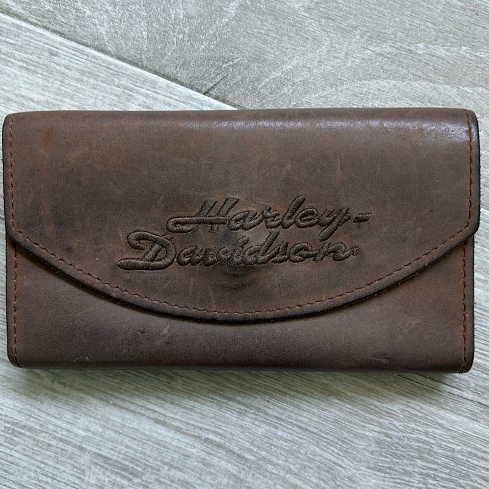 Harley Davidson Women’s Embroidered H-D script Organizer Wallet brown